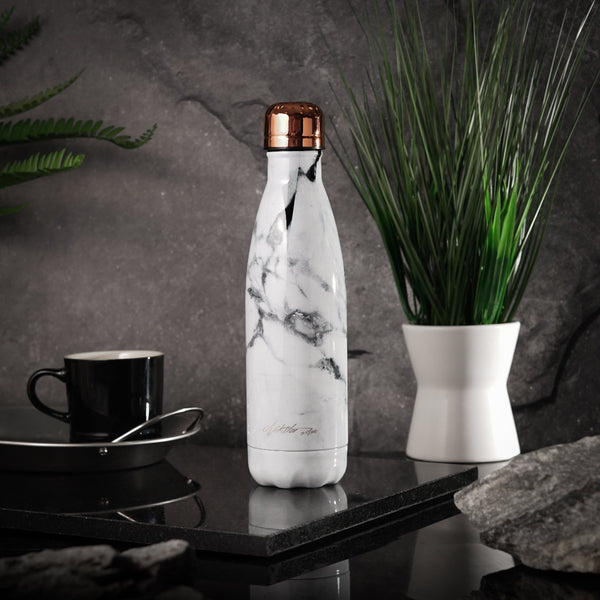 This luxury marble & rose gold metal water bottle is eco friendly, easy to clean and reusable. Available in black or white, the stainless steel bottle is easy to carry throughout your busy day, keeping your drinks hot or cold.