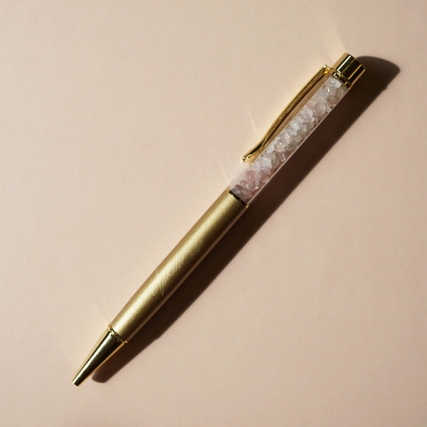Introducing our Amethyst crystal pen with metallic gold features. Take notes and create your ideas with a beautiful ballpoint pen, that will give you a smooth writing experience, in your office or on the go.