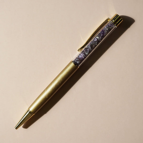 Introducing our Amethyst crystal pen with metallic gold features. Take notes and  create your ideas with a beautiful ballpoint pen, that will give you a smooth writing experience, in your office or on the go.