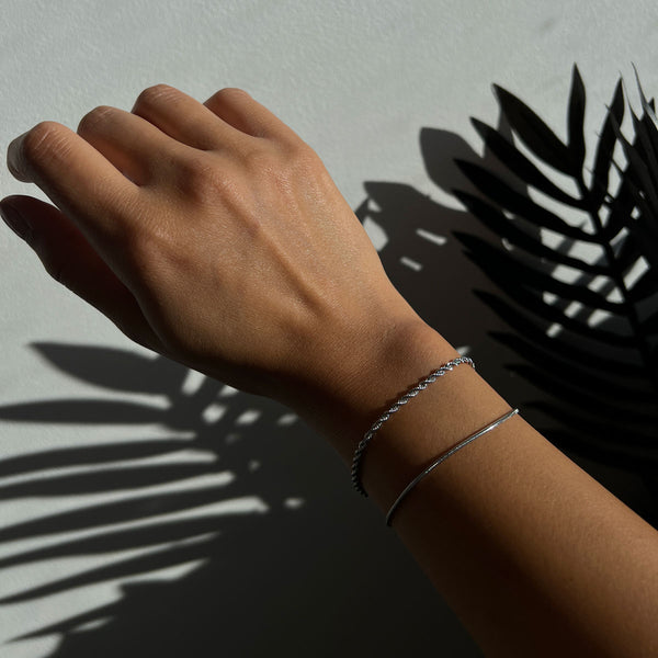 NIKITA twist chain bracelet with adjustable sizing and a hypoallergenic stainless steel base. Christmas everyday jewellery gift for her.